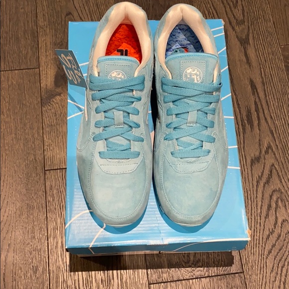 Blue Soles FILA Shoes - Picture 2 of 3